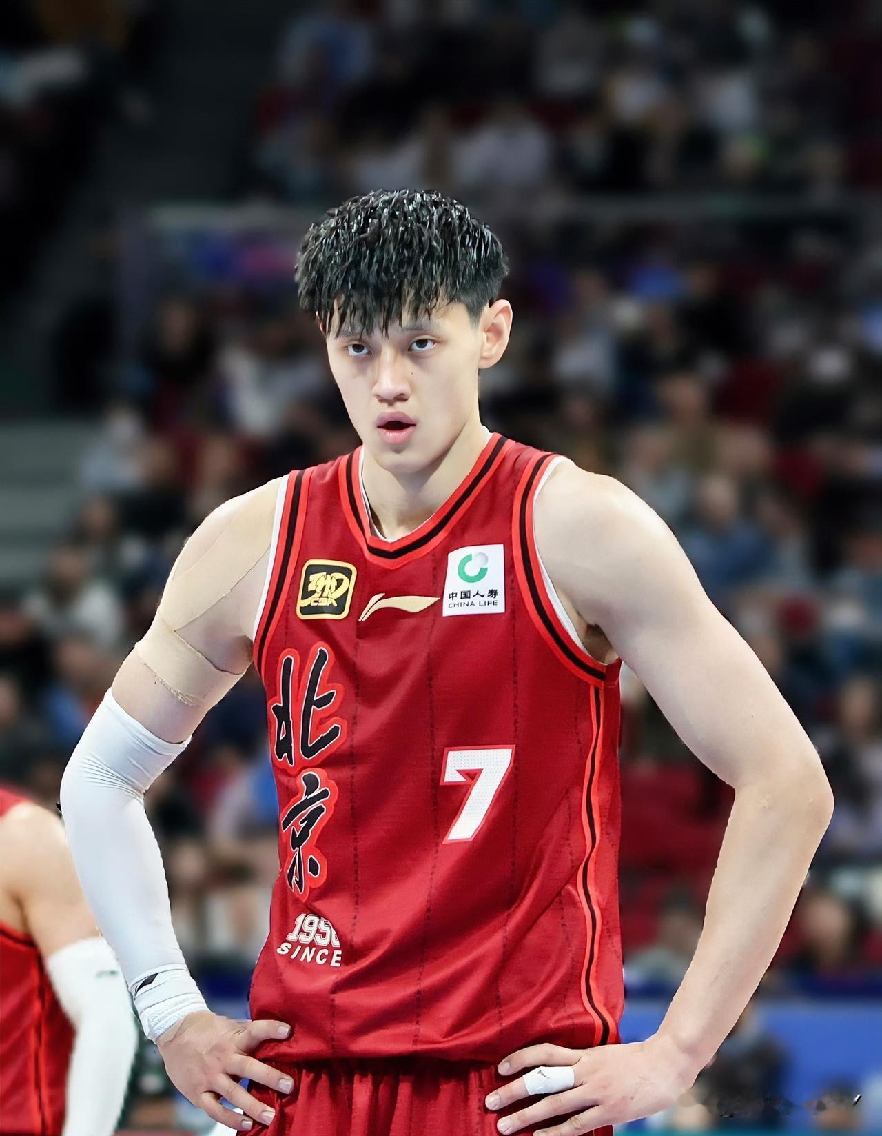 研究了大半天，
终于从曾凡博身上明白一个道理：
这辈子可以赢也可以输，但是
绝不