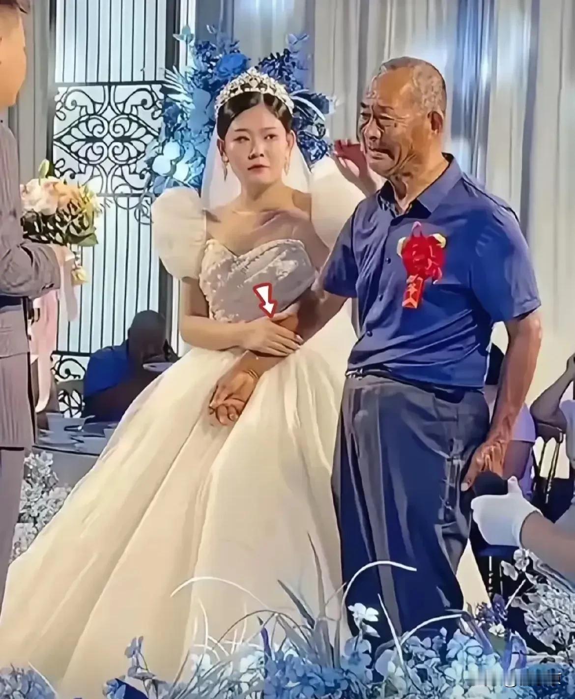泪目！山东，女子结婚前突然对男方说：“想娶我，只有一个要求，我可以不要彩礼，也可