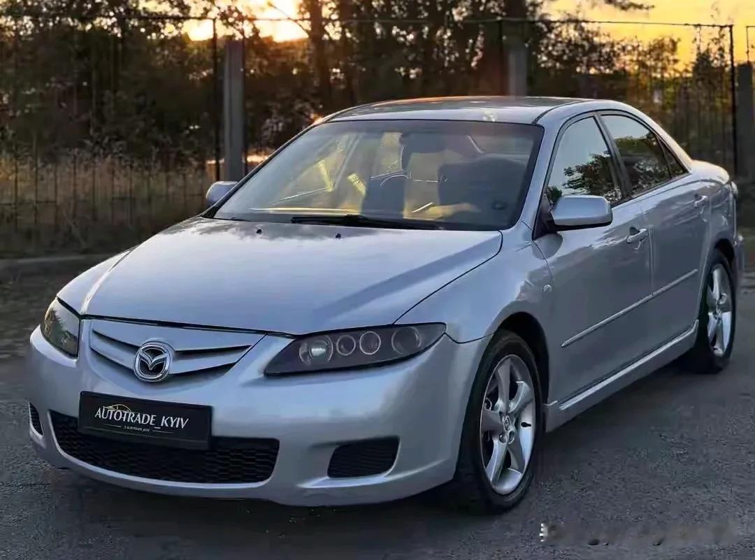 经典老轿车之马自达6。相较于国内其他的一些老车，其实马自达6也算不上太老。这款车