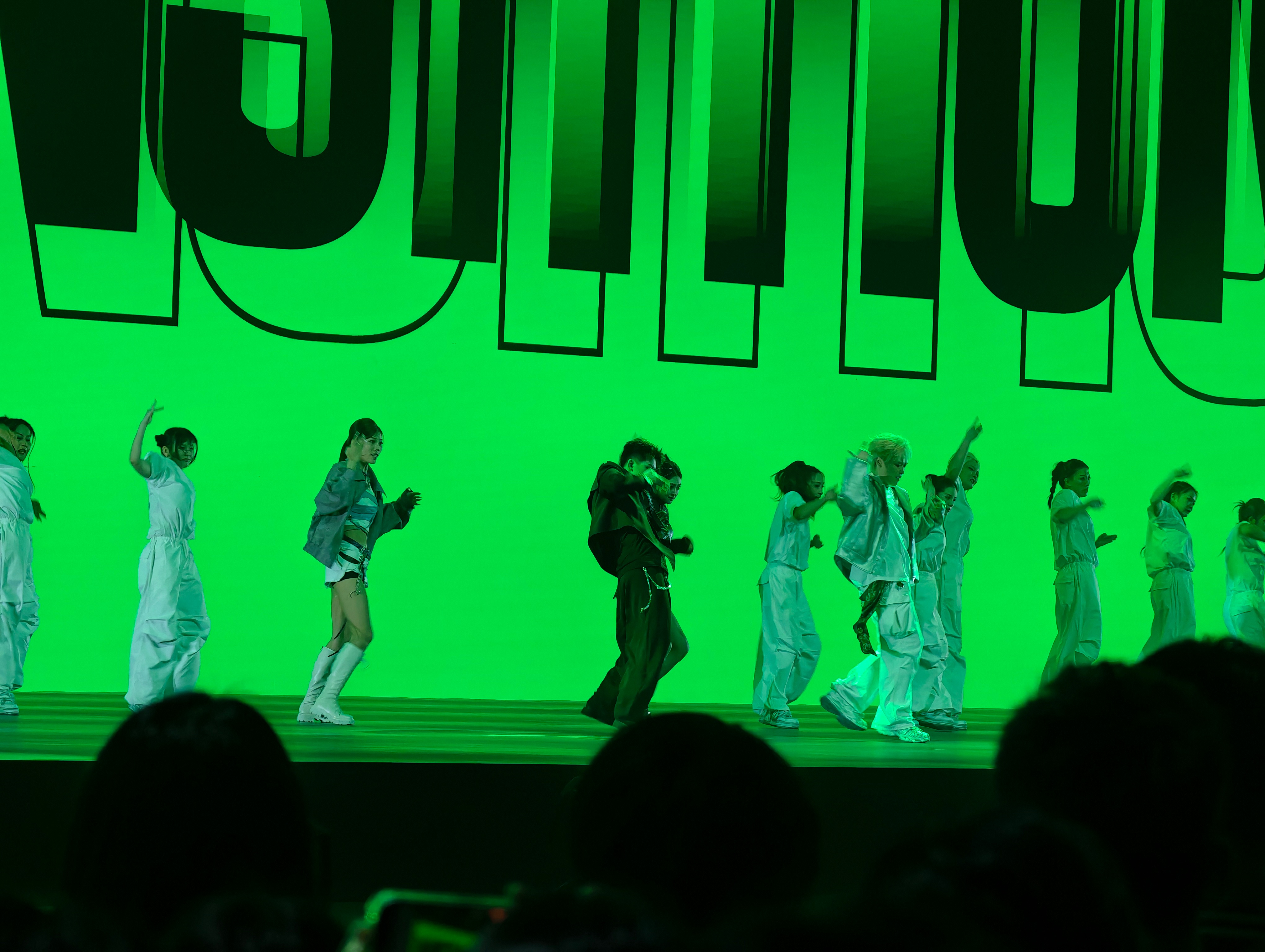 华为nova15及全场景新品发布 这个开场太有活力了，现场来了一段舞蹈