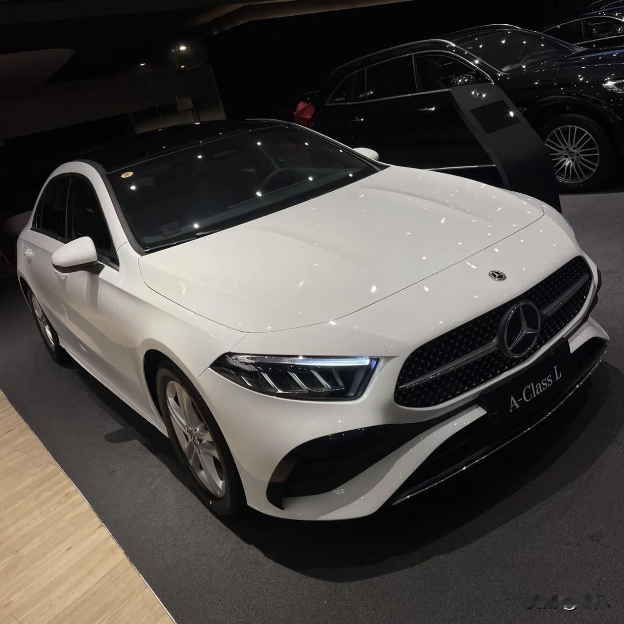 12万买奔驰A级？

别急着心动，可能是“压箱底”的库存车。2025款A180L