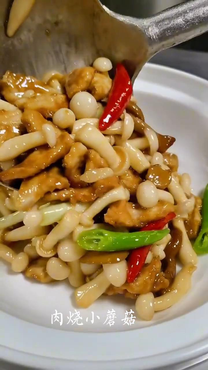 芦笋炒虾仁、莴笋炒螺片、肉烧小蘑菇、荷兰豆炒虾仁、黄瓜前炒菊花蜇、酱爆芦笋、肉丝