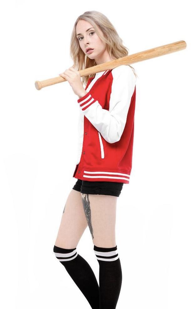 妈妈让爸爸辅导孩子写作业，
爸爸竟然在那看手机，孩子一个人做作业
妈妈二话不说，