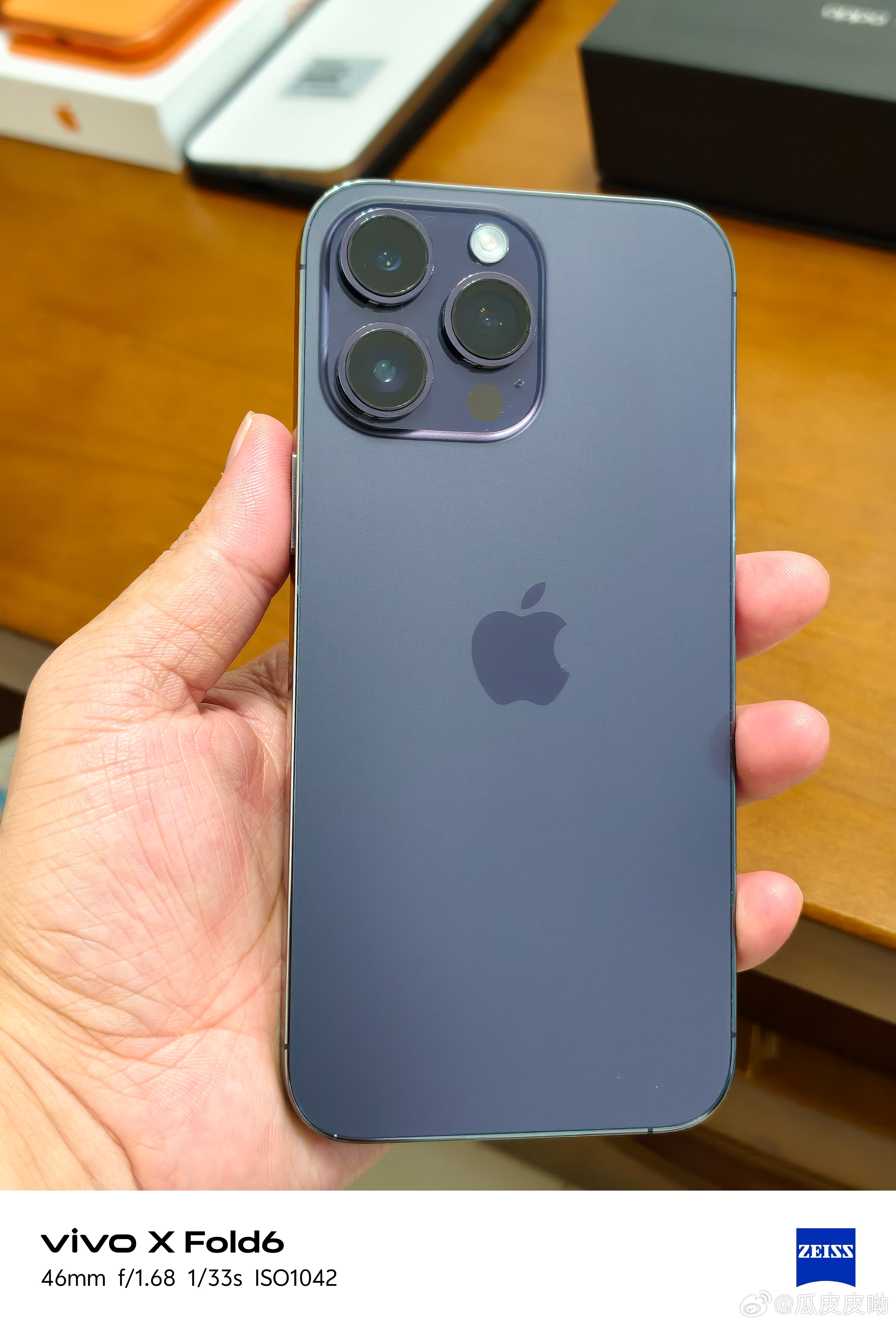 iPhone 14promax紫色256国行，靓机，85%电池，仅边框细微划痕。
