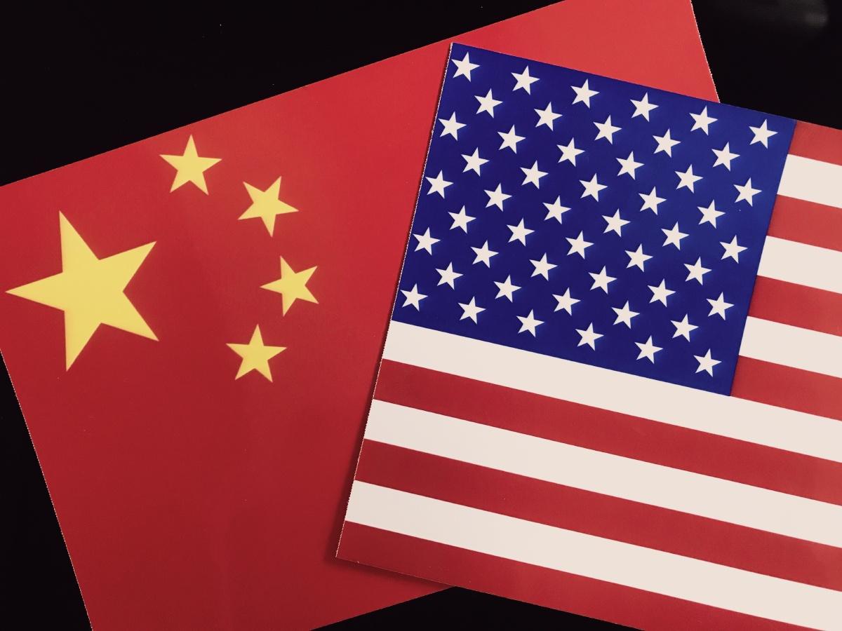 美国在赌，中国也在赌，美国赌中国不敢武力收复台湾，不敢打日本，而中国则在赌美国不