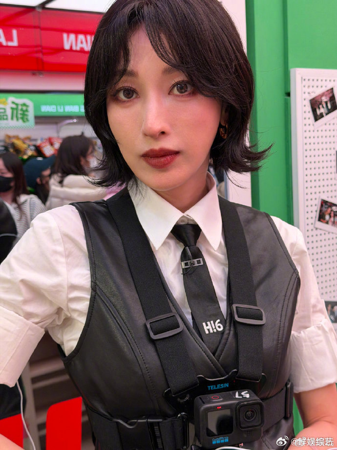 张俪迪丽热巴眼神算不上清白你好星期六不需要剧本，张俪和热巴自然的眼神交流，甜度直