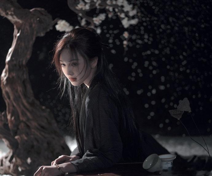 吴宣仪31岁了吴宣仪31岁生日晒照吴宣仪31岁生日晒照，红丝带随风飘起来的样子好