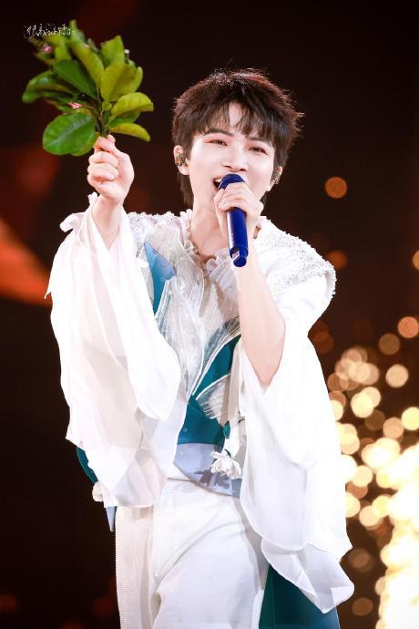 周深新歌医学生进行曲周深演唱的医疗剧《问心2》片尾主题曲《赤子》于2026年6月