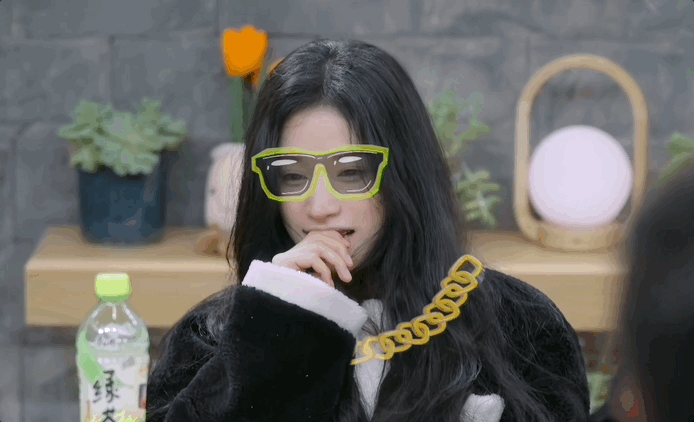 #活力满分的夏天开播# 家人们，谁懂啊，段小薇和连淮伟打招呼被误认为是私生，太有