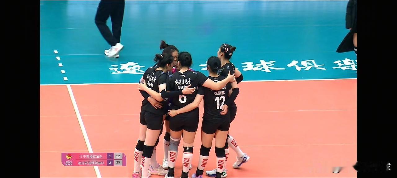 小快灵福建女排双杀辽宁。
辽宁女排有点危险了！目前1胜8负，积5分暂居排超垫底。