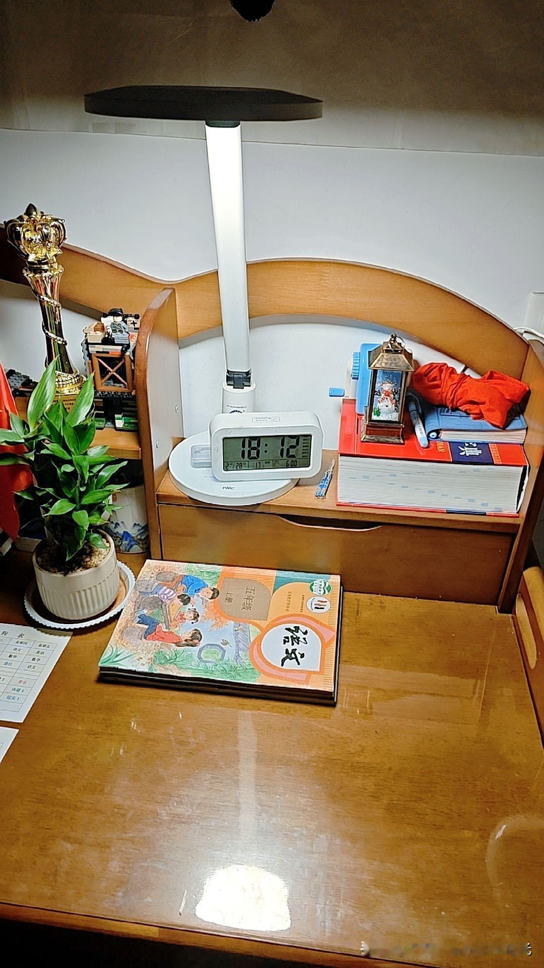 我妈妈和我奶奶吵架后续
那天我妈妈和我奶奶吵架后，就不说话了。
不过我妈妈最近加