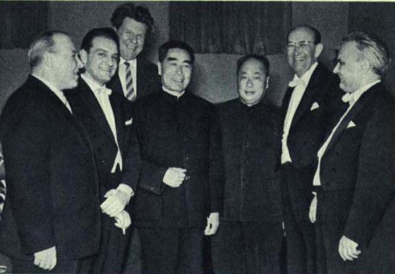 周恩来总理、陈毅副总理1961年12月14日欣赏了四位访问中国的苏联音乐家同中国