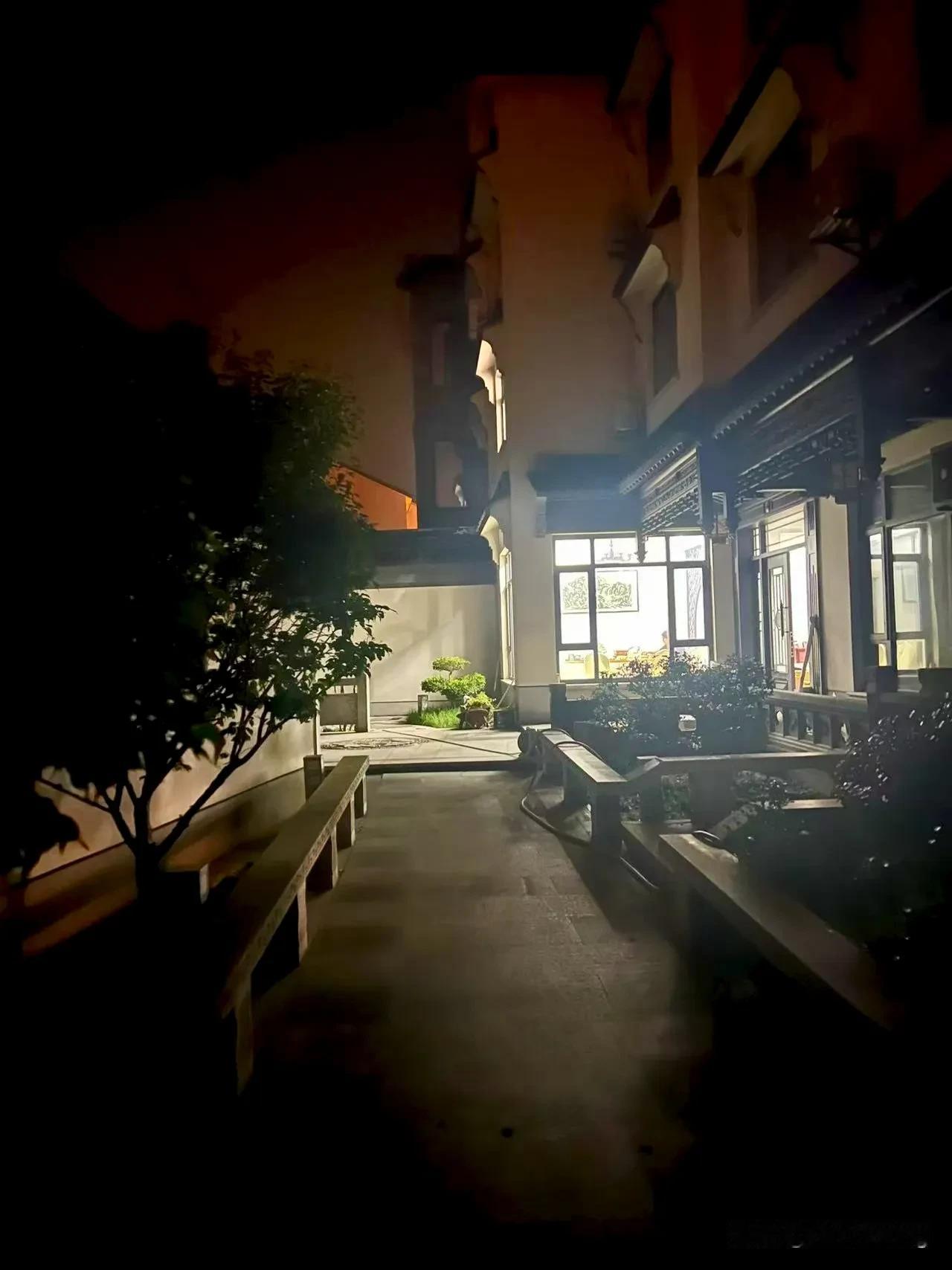 很多网友在聊奥迪q9首先第1点，这台车其实是为北美市场开发的。其次就是这台车可能