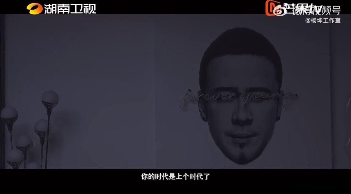 有人问《歌手》为什么能走十季？答案藏在这句话里：因为它一直是个有尊严的舞台。杨坤