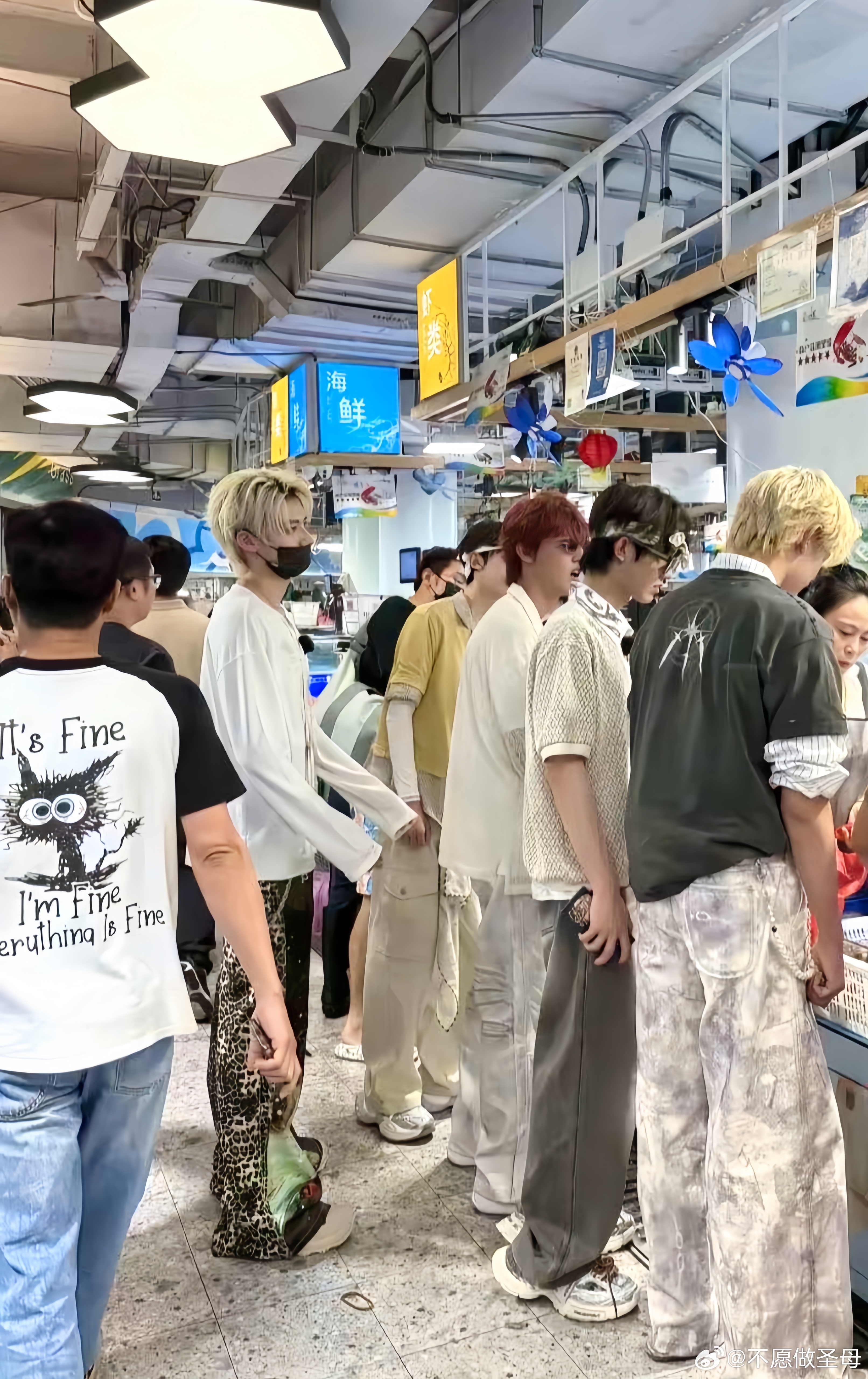 宝珠就是在人群中很突出呀prada品牌大使朱志鑫