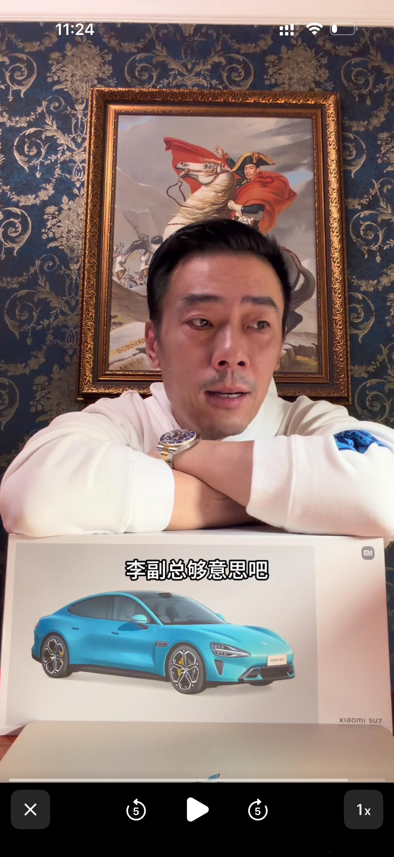 小李飞车 的新春礼包到了，一个很好看的包和一个大车模！老规矩，在视频那边抽给粉丝