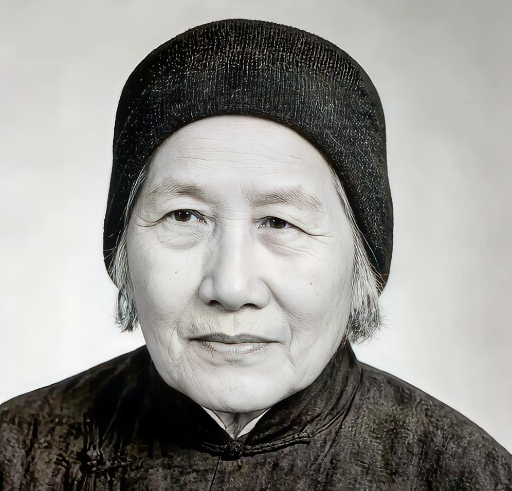 1862年，26岁的英王陈玉成被处死，士兵接到斩草除根的命令，20岁妻子揣婚书逃