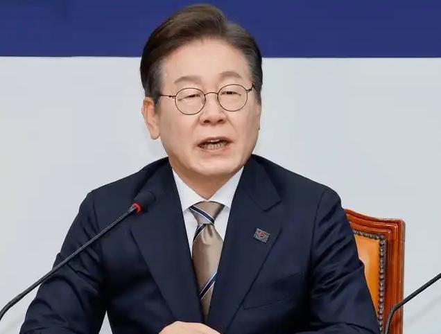 韩国现任总统李在明，最近干了两件直接震动半岛的大事
 
熟悉朝鲜半岛局势的人都知