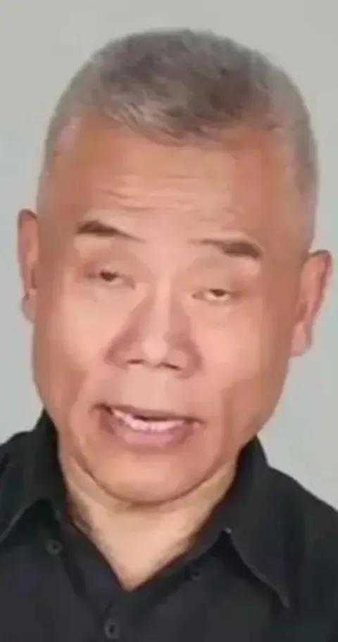 笔杆子，最佩服鲁迅先生，文章像投枪，匕首！
嘴皮子，最佩服司马南先生，把黑的能说