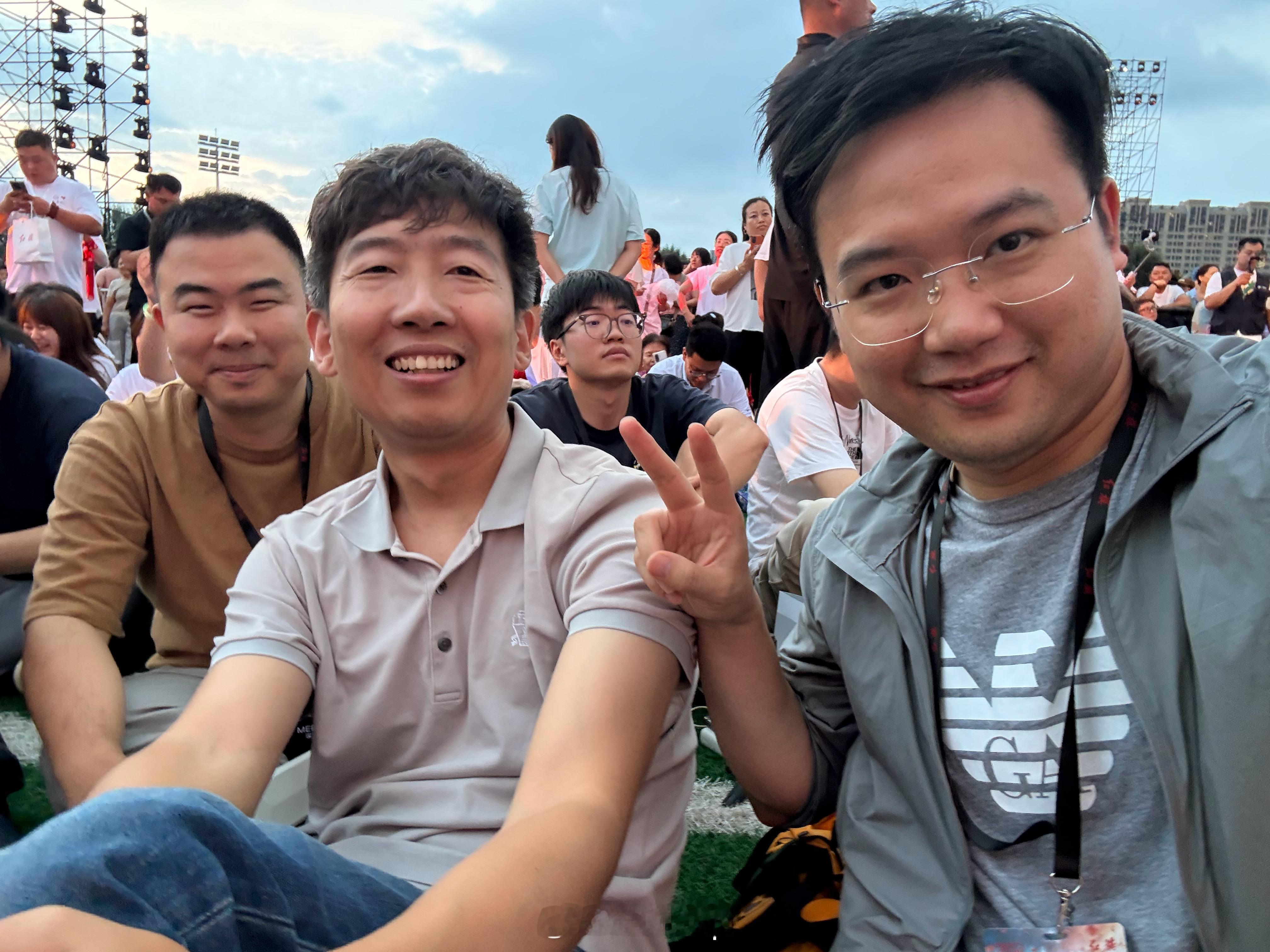 我，，和红旗的粉丝们一起过个节！ ​​​