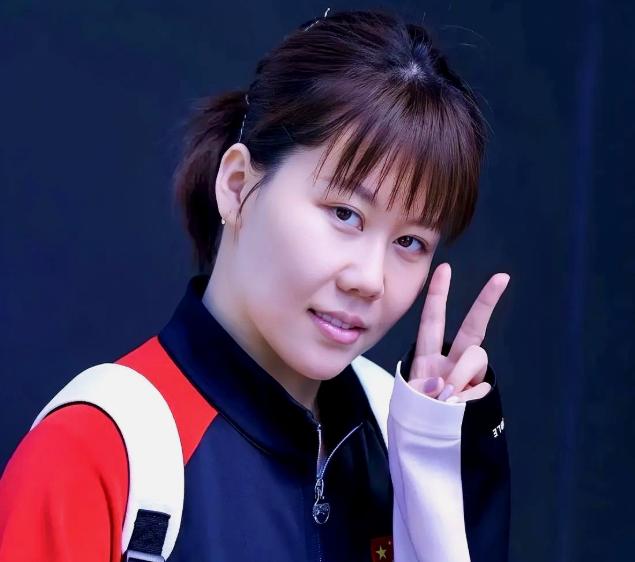 陈幸同这姑娘，属实是有点让人看不懂。

她才二十八岁，年纪不大，可打球时那股子沉