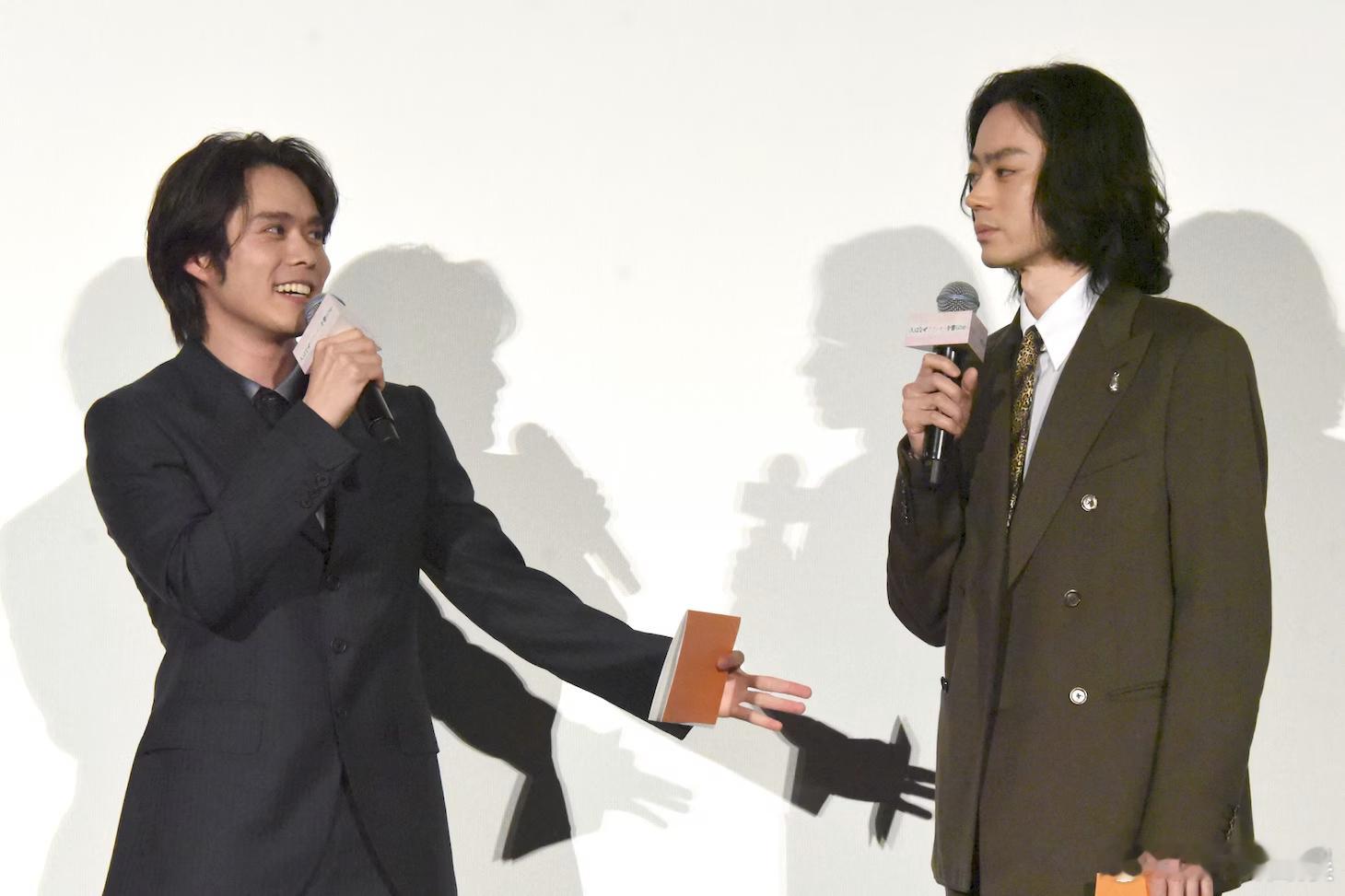 绫濑遥当真亚美细田佳央太菅田将晖妻夫木聪佐藤浩市出席了电影《人为何要写情书》的初