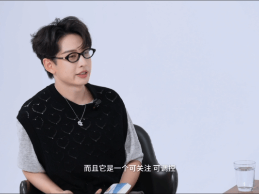 齐思钧好真诚一款互联网学长 齐思钧的学长感是“天花板”级别的！那种大大方方的真诚