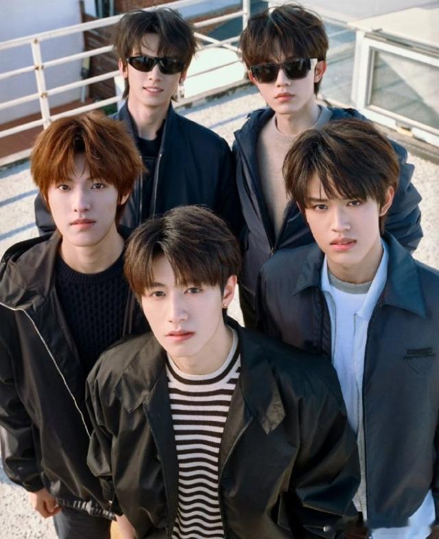 登陆少年团，五大女刊首秀花落ELLE！时尚圈对爱豆的友好程度令人惊叹，就连还没有