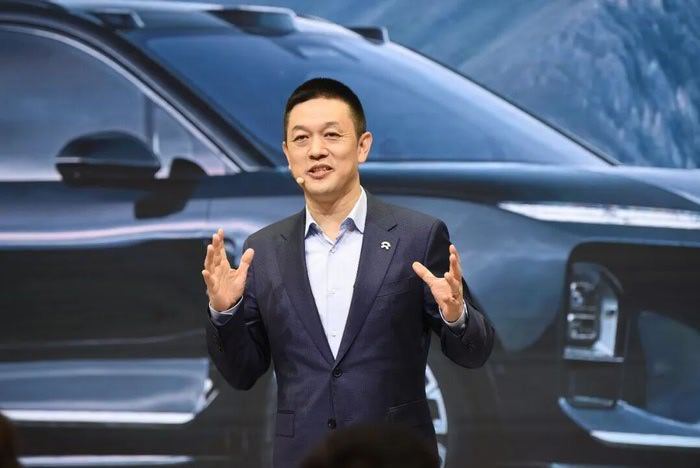 财经头条APP：蔚来CEO李斌预测，今年国内汽车零售量或同比下降15%-20%，