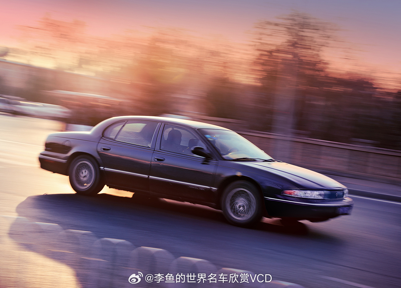 农展桥拍的克莱斯勒LHS，90年代克莱斯勒能给到的最顶级旗舰 