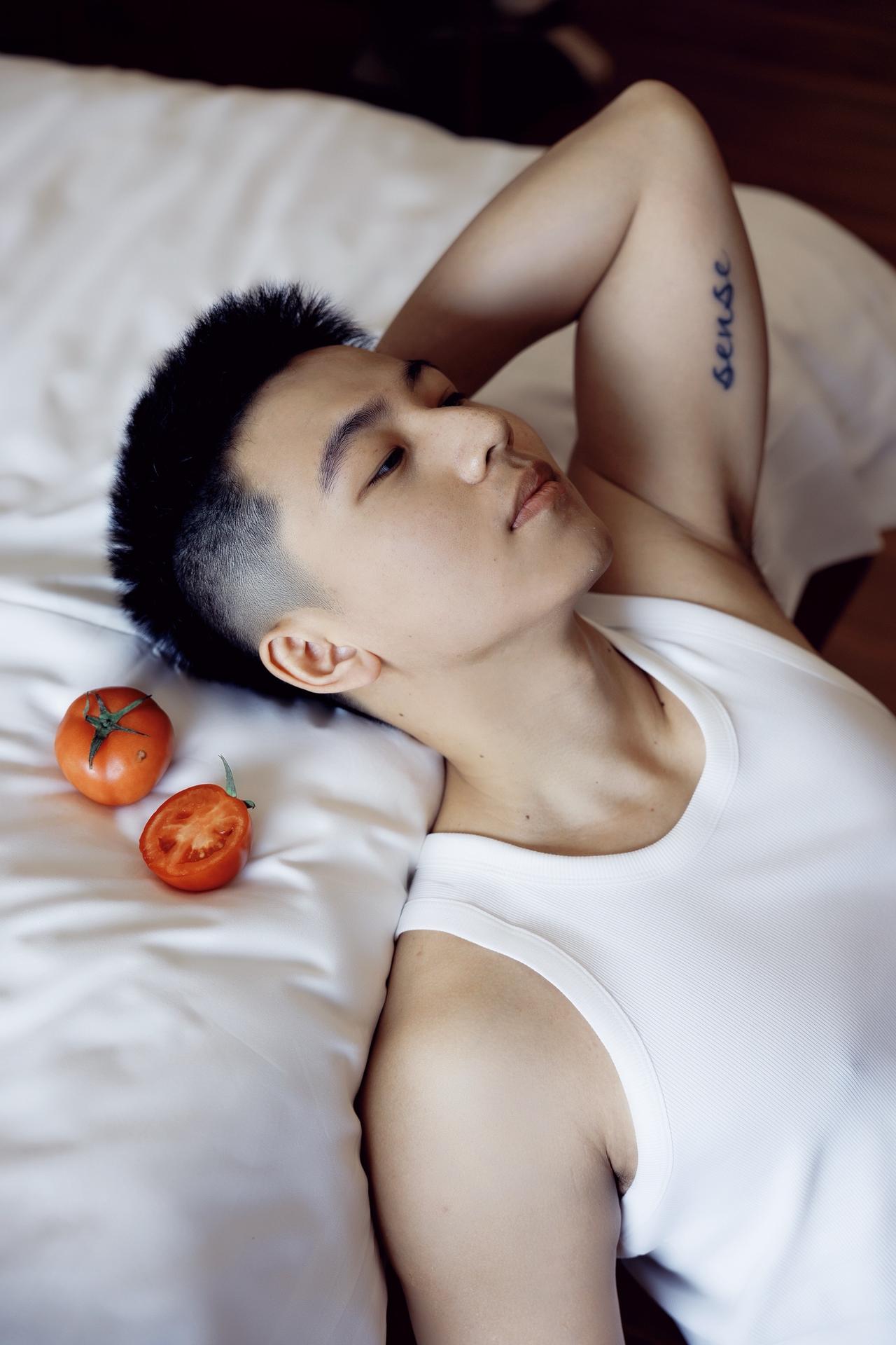 我不审视你 不考核你 我陪着你
爱的情感包括
喜欢爱护尊敬和控制不住
除此之外还