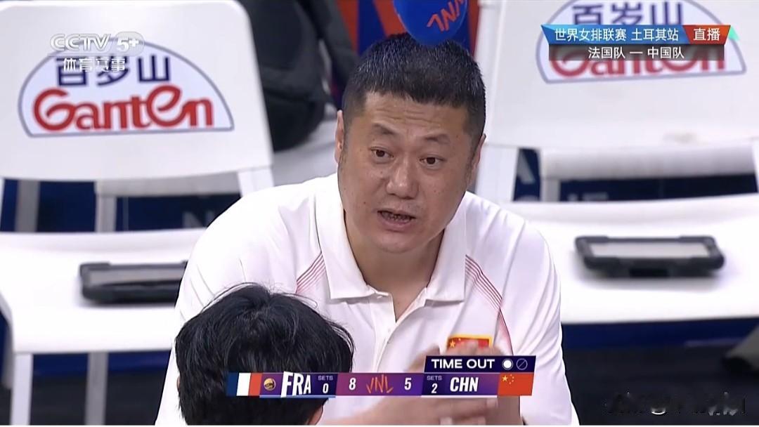 中国女排土耳其站3-0横扫法国。
  北京时间6月19日晚，世界女排联赛-土耳其