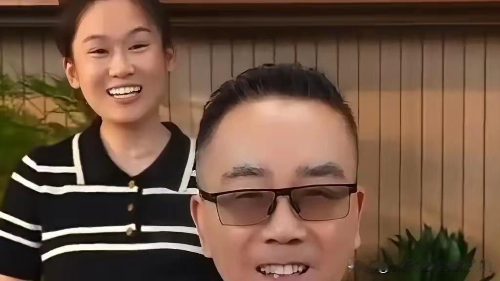 全网热议婚姻走向，杨议直播坦言：本无意离婚，舆论议论反倒推着自己做了决定！
 