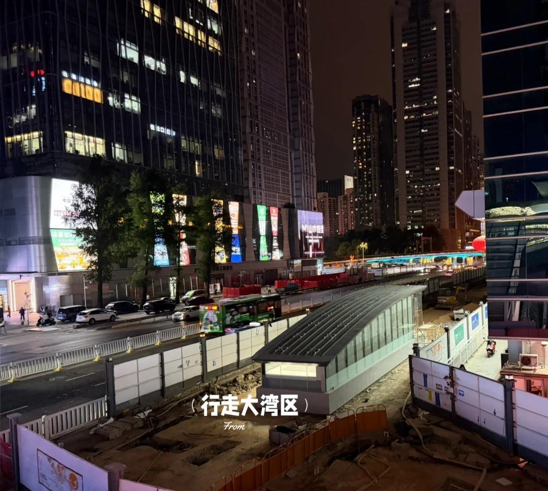 深圳地铁5号线东门站施工进度
其实除了站点的开通，我对5号线西延工程的最大预期是