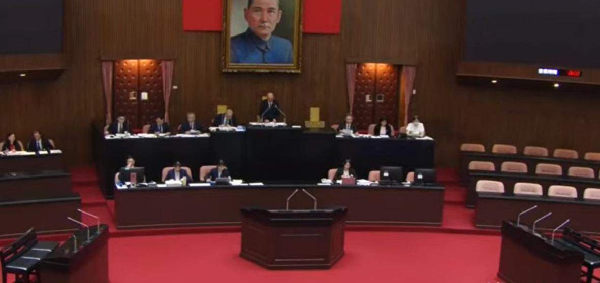 这次岛蓝白阵营在涉及大陆议案上立场值得点赞！近日，国民党和民众党党团在立院凭借人