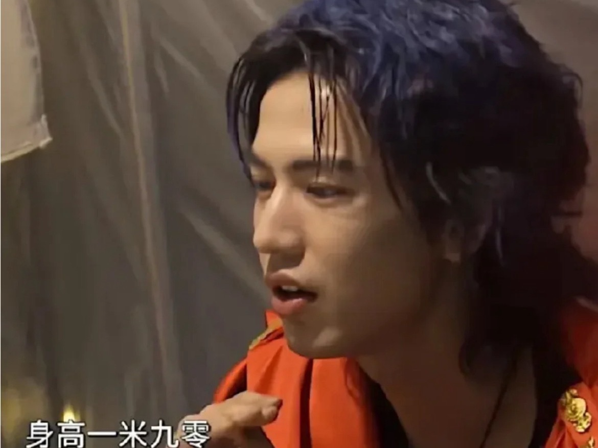 张凌赫这个照片也太像金叹了梦回继承者们 