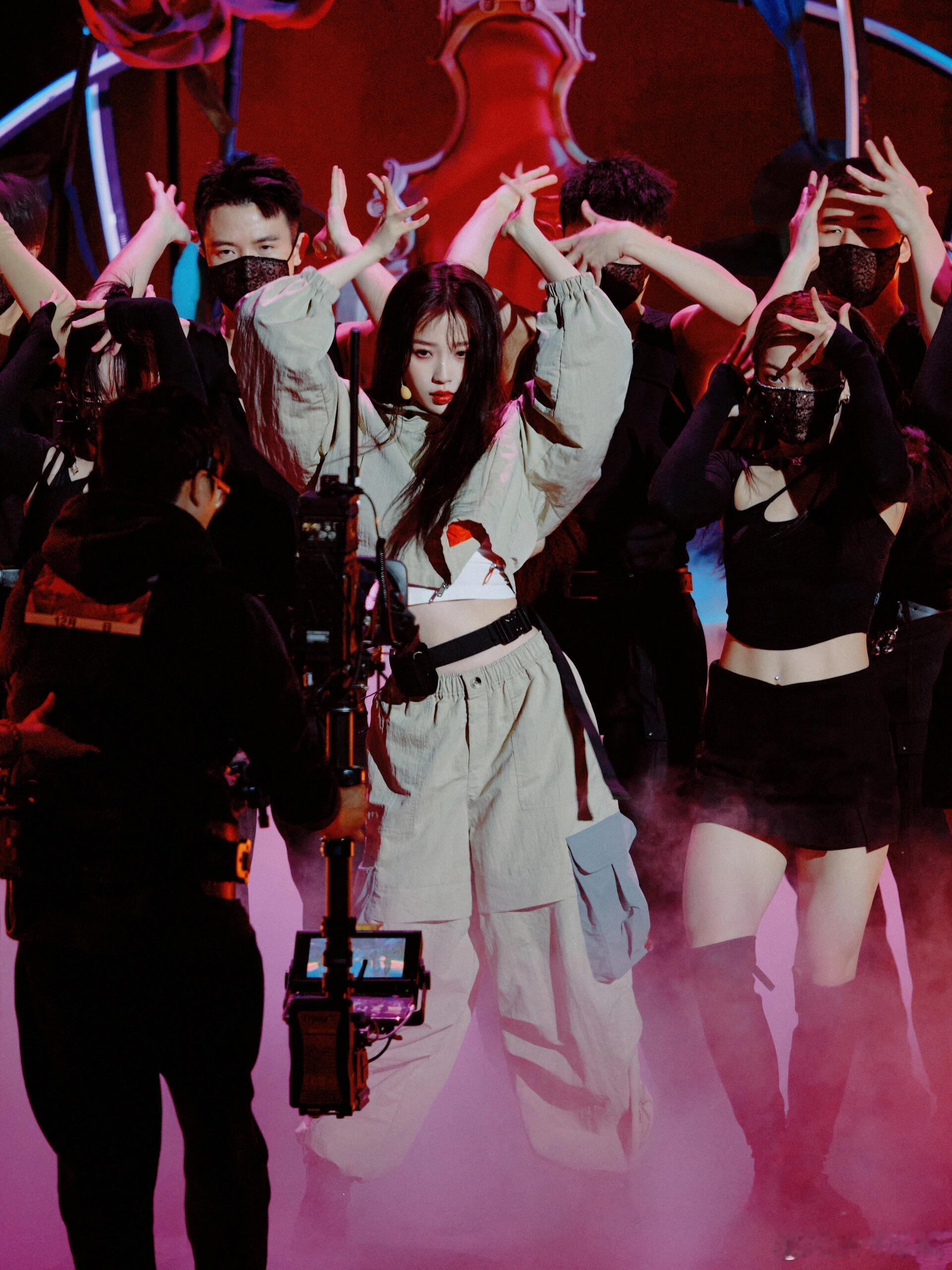 虞书欣湖南卫视跨年晚会彩排 彩排直击好期待啊，今晚见！ 