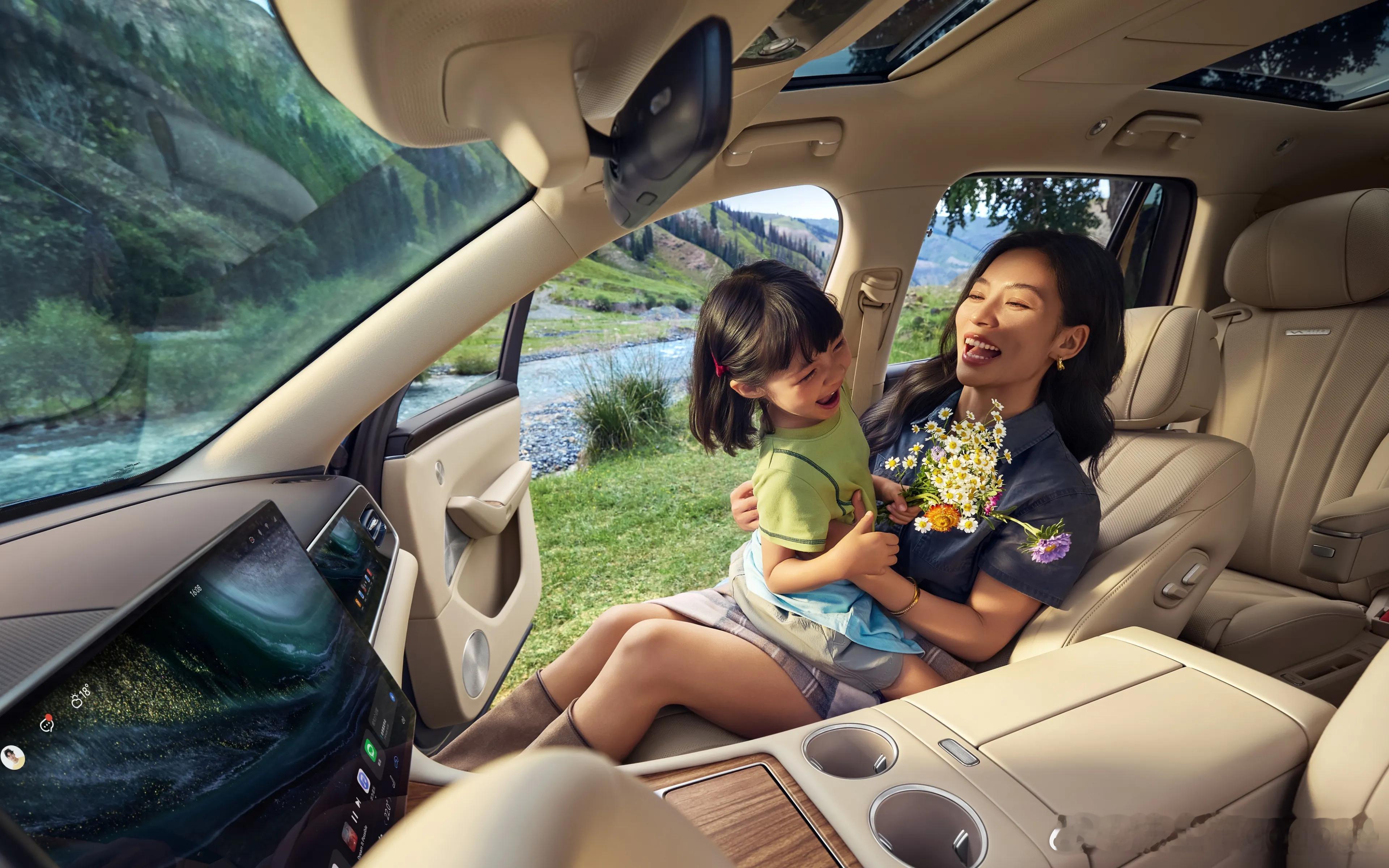 停车位太窄车主每天车外遥控泊车 让我想到问界M7最新的一轮OTA升级，辅助驾驶和