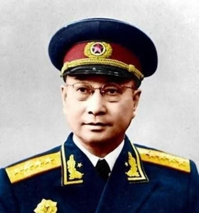 1953年，陈赓的车在哈尔滨被一个交警拦下，他直接拉开车门坐到车里，随后对司机说