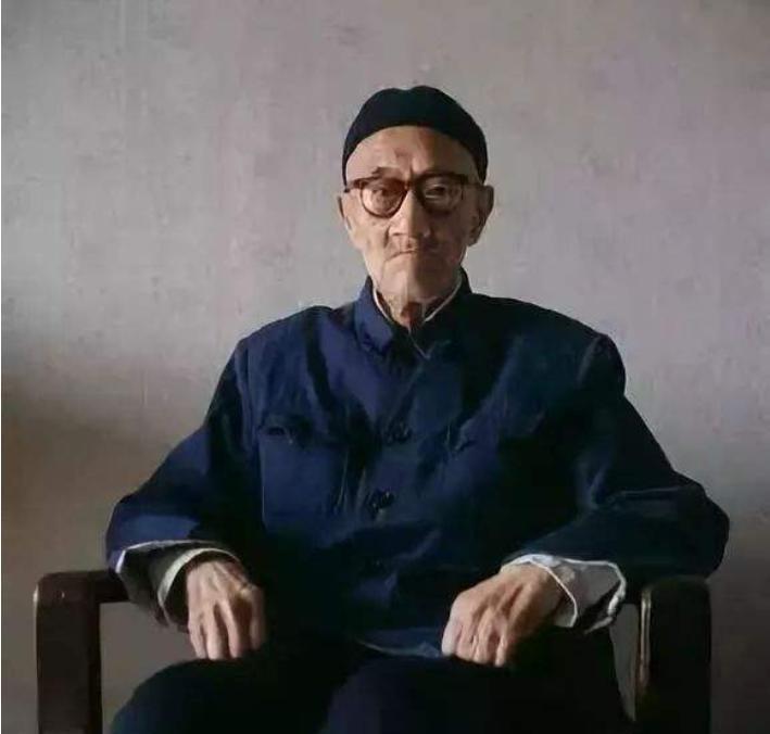 梁漱溟当众称赞毛主席伟大，毛主席笑着回应：我们早已是老朋友，何必这么夸我呢？
1