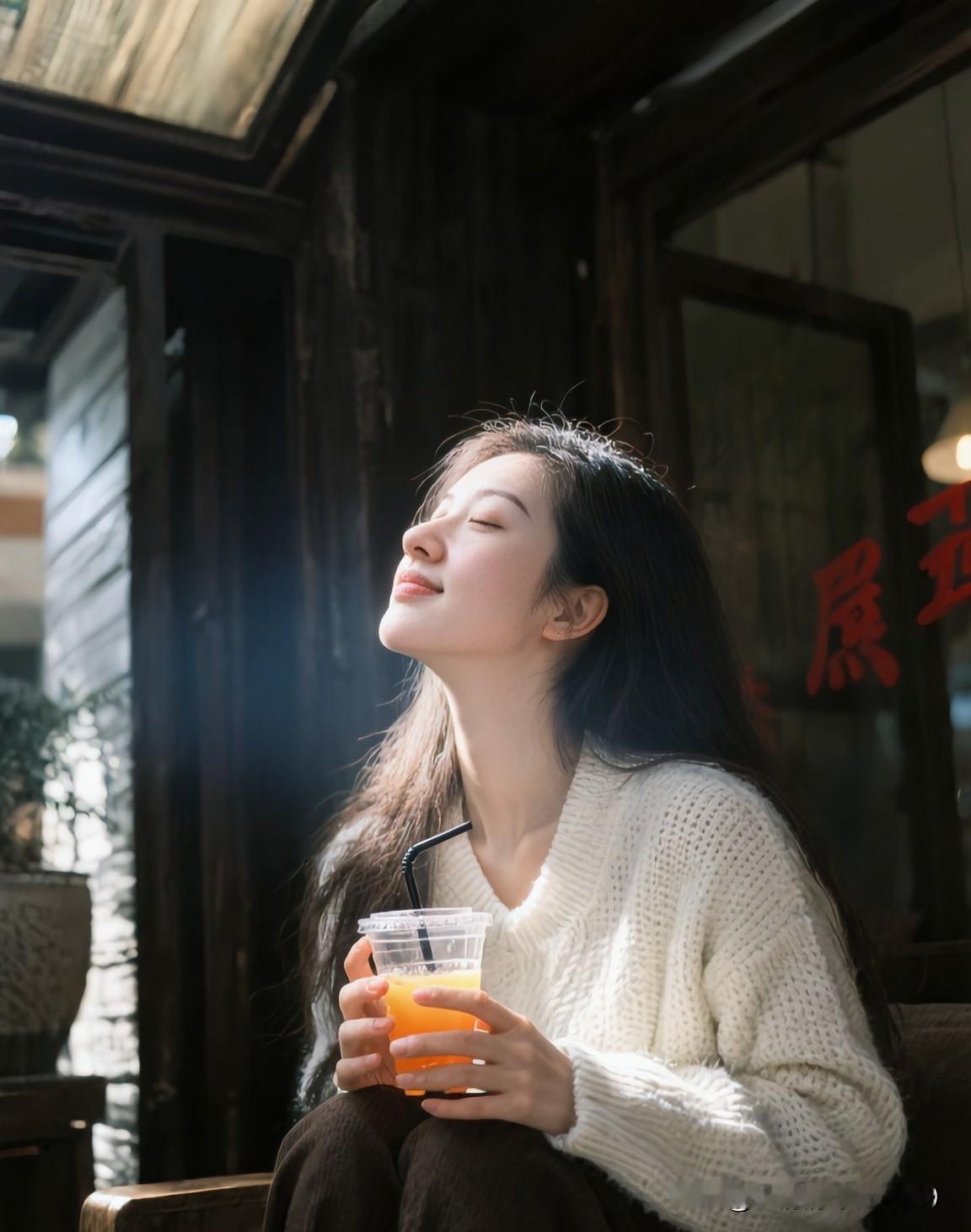 总有人觉得
努力在天赋前什么也不是，
可咱就问，
天赋是天上掉馅饼，
不努力能接