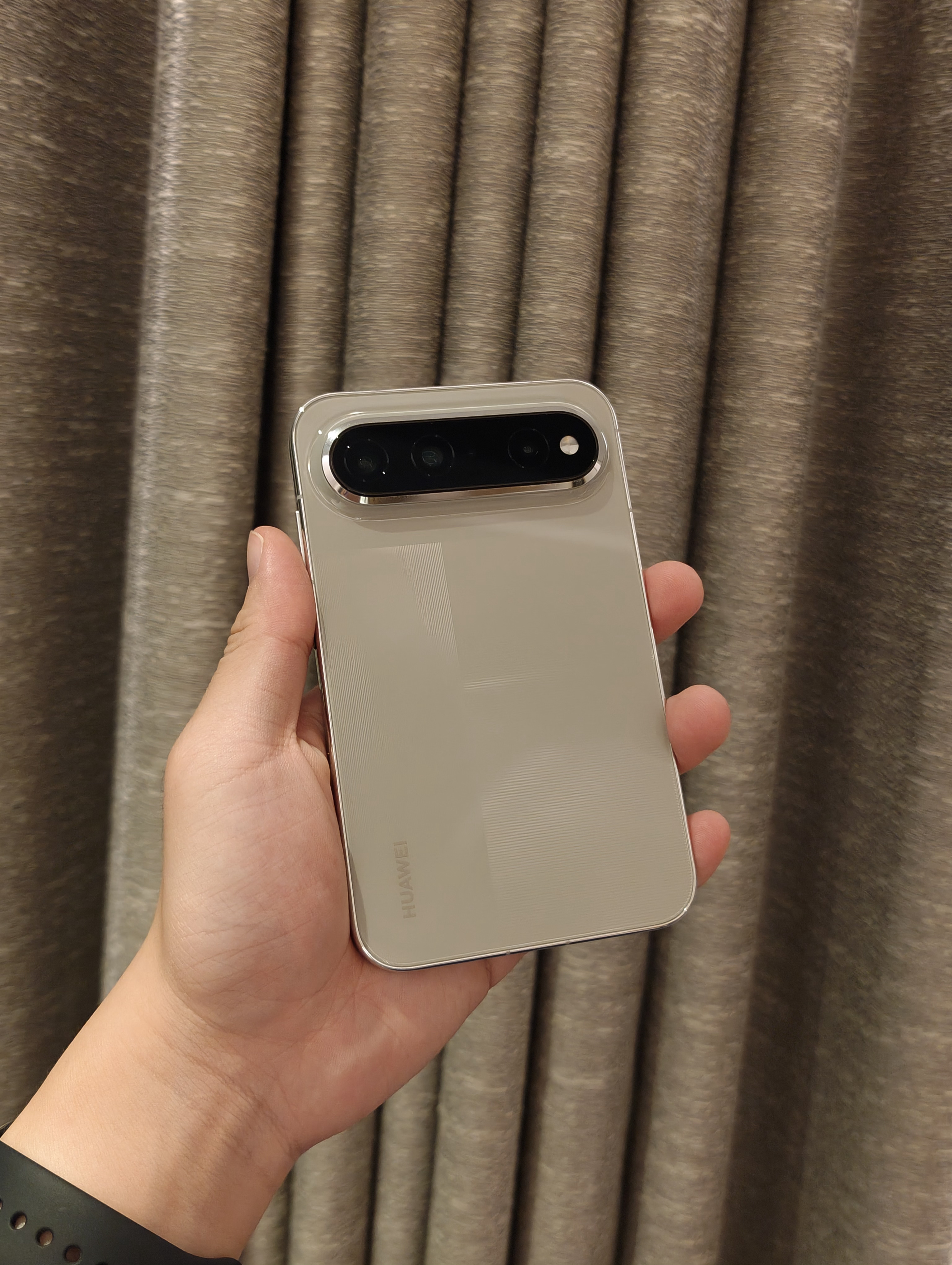上手体验一下 HUAWEI Pura X View，非常创新的一台手机[卡皮巴拉