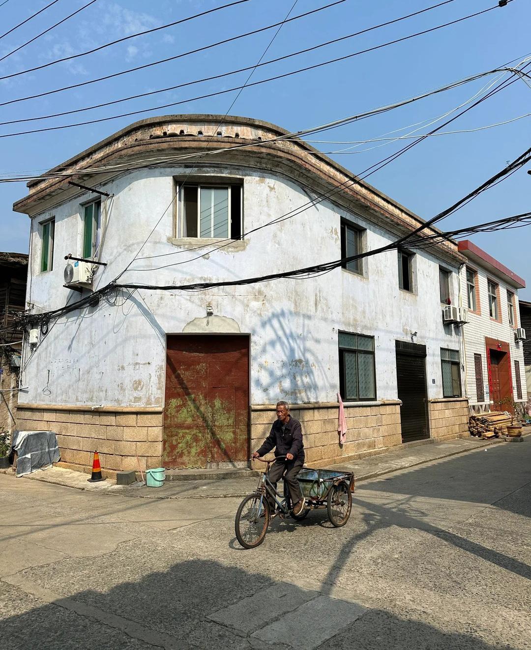 福州市连江县东岱镇是一座安静、悠闲的海滨小镇，地势平坦，土地肥沃，享有得天独厚的