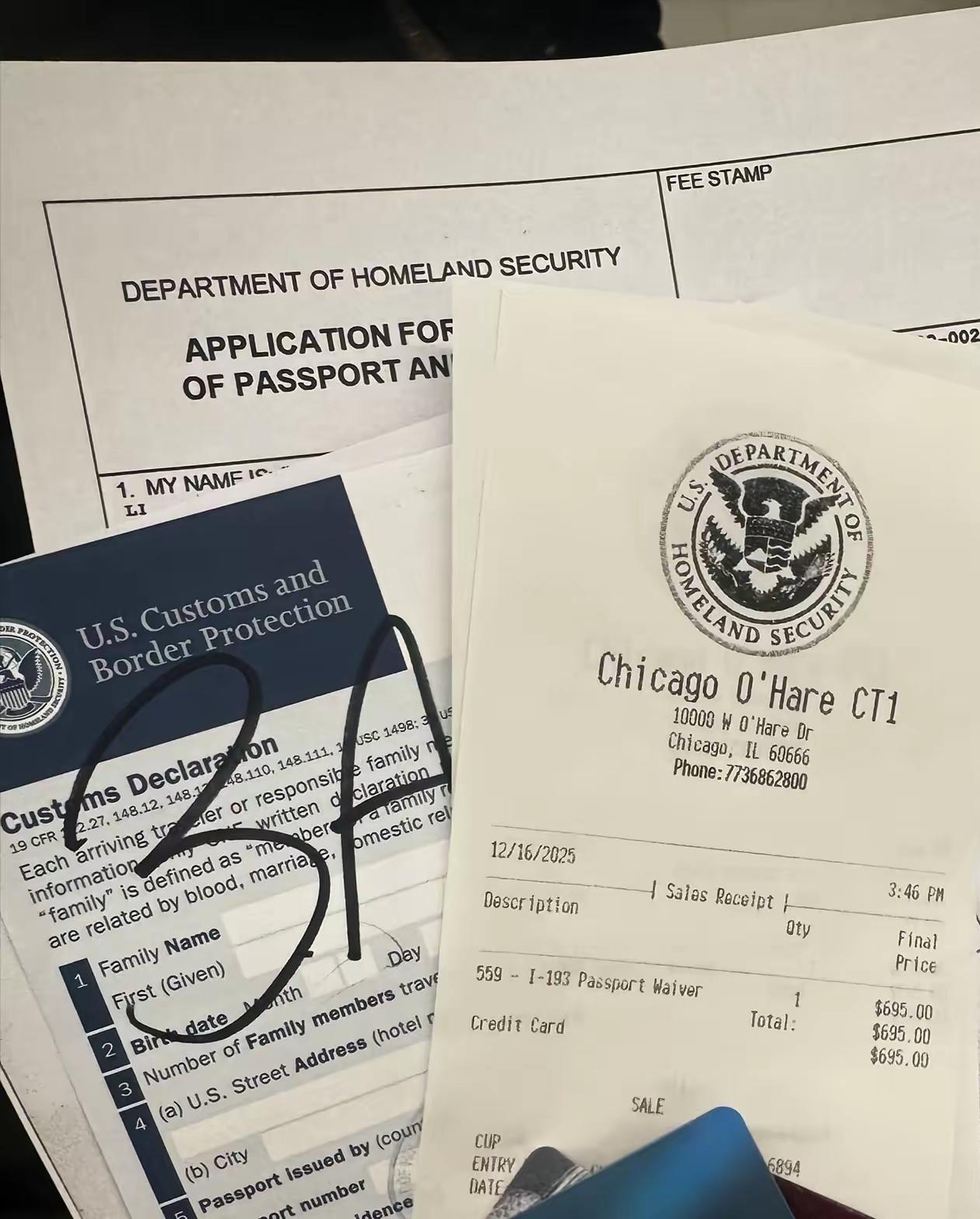 最近在芝加哥机场发生一个真实案例：一位绿卡持有者，因为长期在中国生活，只是偶尔回