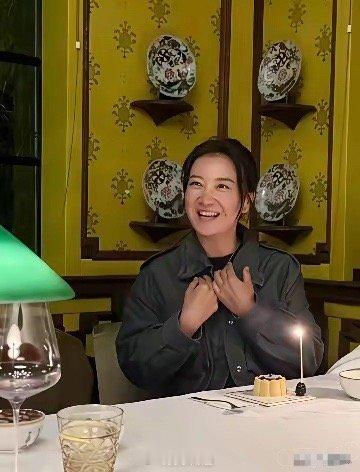 终于知道贾玲为什么瘦那么快了，过个生日才吃这么点？ ​​​
