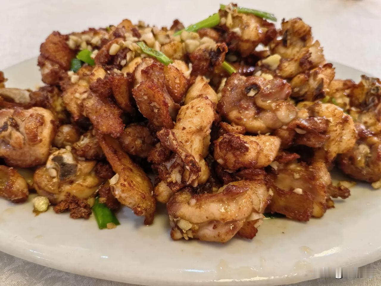 这个炒鸡，说是顺德菜，不过吃了后发渴，喝了半天水。
      这个炒鸡，实质上