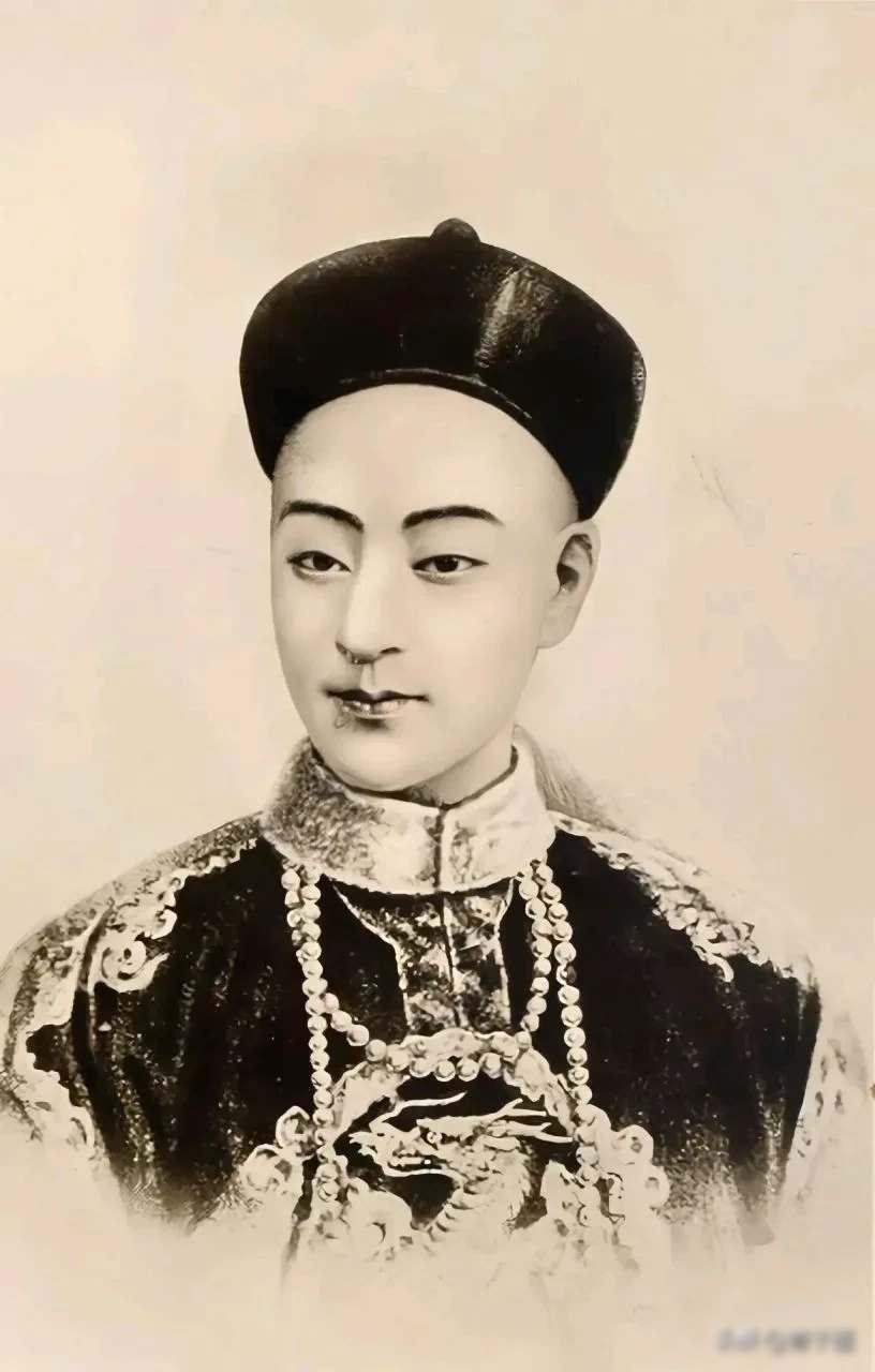1908年11月，37岁的光绪与73岁的慈禧在24小时内先后去世。两人去世时间上