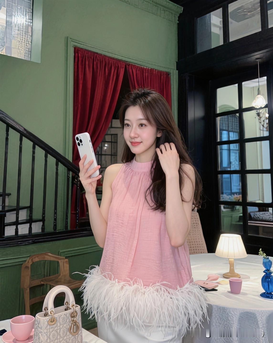 慢慢发现，
人这辈子最通透的活法，
是学会自己取悦自己。
以前总想着迎合别人、