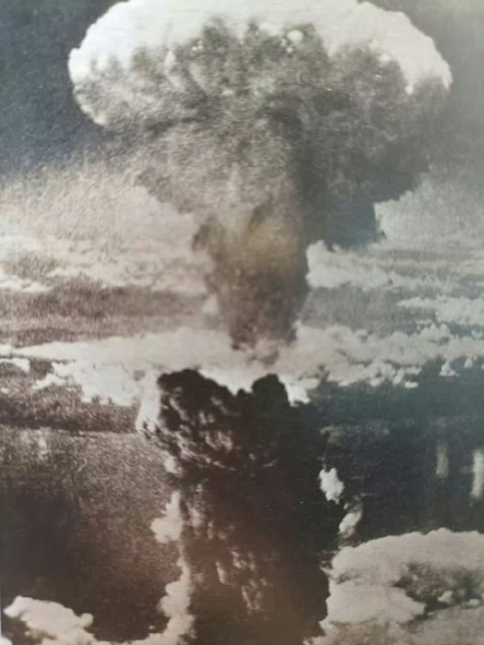 历史的今天，1945年8月6日美国在日本广岛投掷原子弹。 