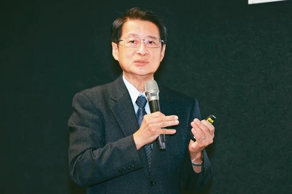 岛内一些政客及专家认为，台湾因有“护台神山”台积电，大陆对此忌惮而不敢攻台，但台